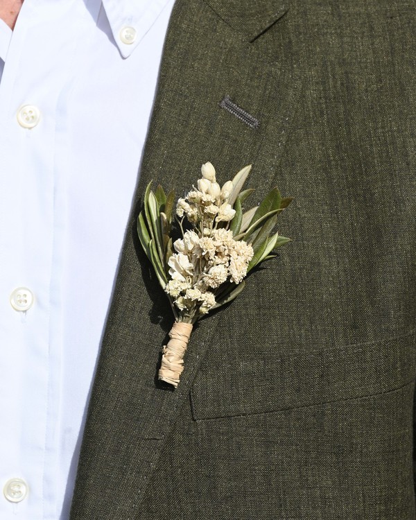 Carlota buttonhole