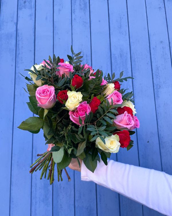  THE BOUQUET OF FAIR TRADE ROSES