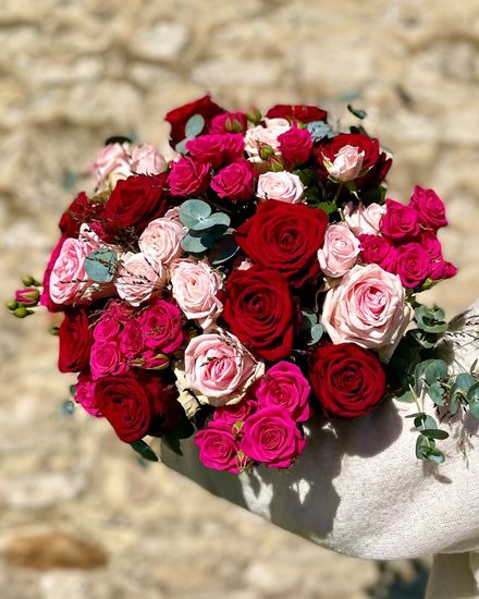 A ROMANTIC ARMY OF ROSES