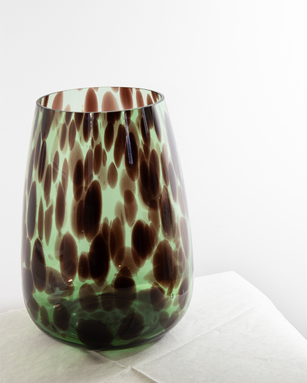 Vase en verre noir et vert