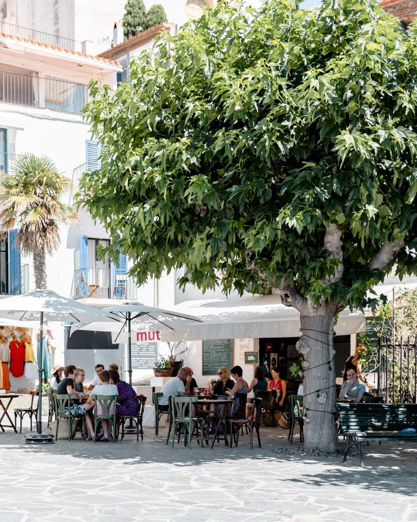 MUT CADAQUES bonnes adresses Rosa Cadaqués restaurant fleurs séchées