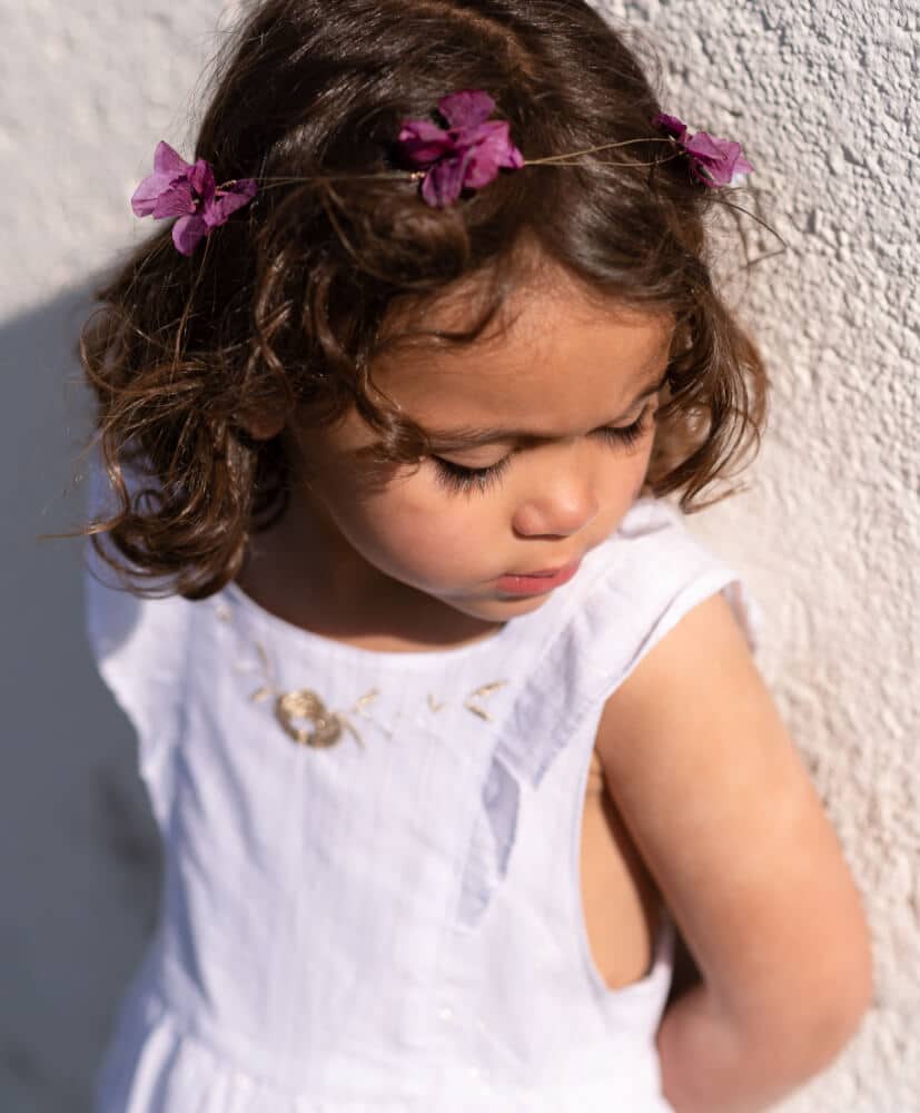 Alma-pourpre-enfant couronne de fleurs séchées rosa cadaques