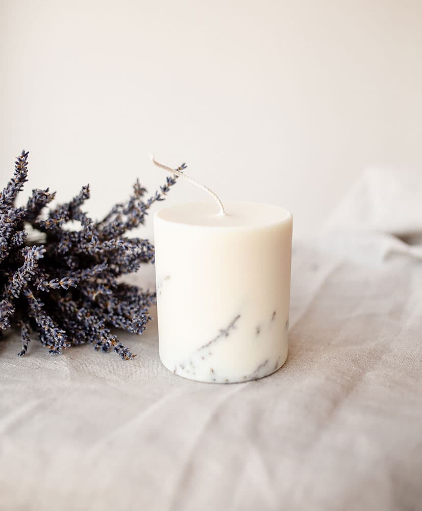 Bougies aux fleurs séchées senteur bruyère naturelle