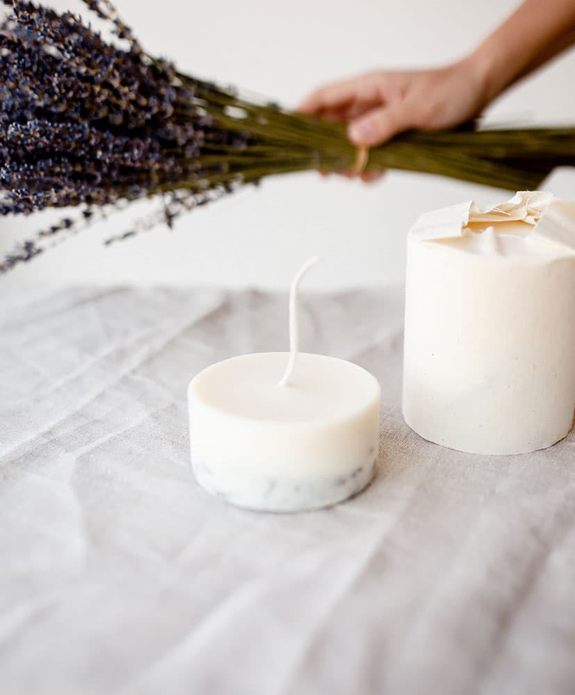 Bougies aux fleurs séchées senteur bruyère naturelle