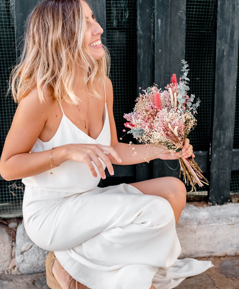 Bouquet de mariée Carlota_Rosacadaques_Fleurs séchées 6 bouquet de mariée en fleurs séchées rosa Cadaques, tons roses et naturels pour un mariage champêtre