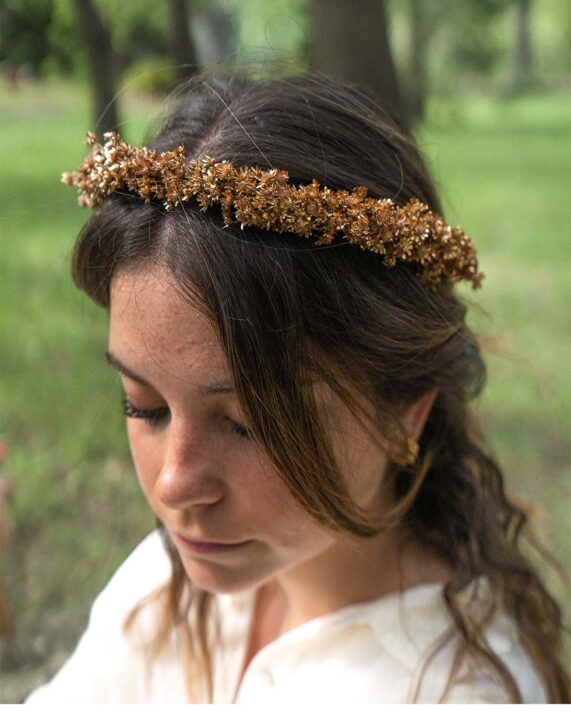 Couronne de fleurs séchées dorée