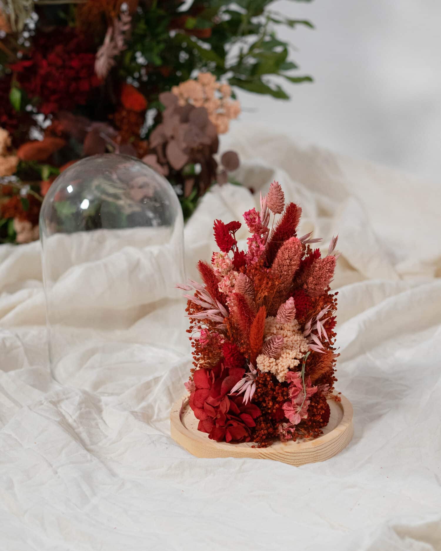 cloche de fleurs séchées rouge besame mucho