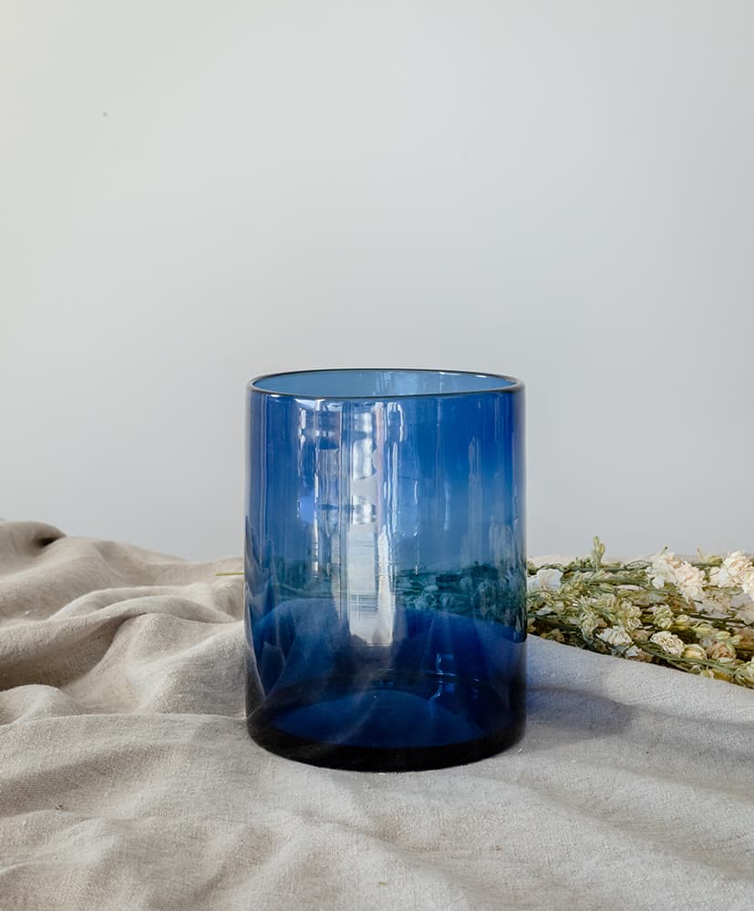 Vase Vela azul et fleurs séchées rosa cadaqués Vase vela azul et fleurs séchées rosa Cadaqués