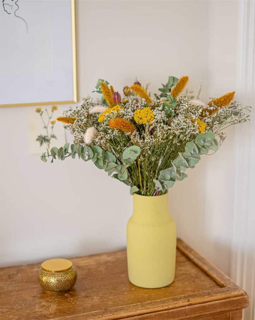 bouquet cala monjoi + vase jaune bouquet cala monjoi + vase jaune