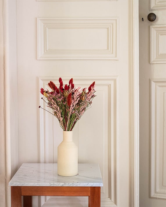 bouquet-rouge-vase-beige-2 Bouquet rouge S dans le vase beige
